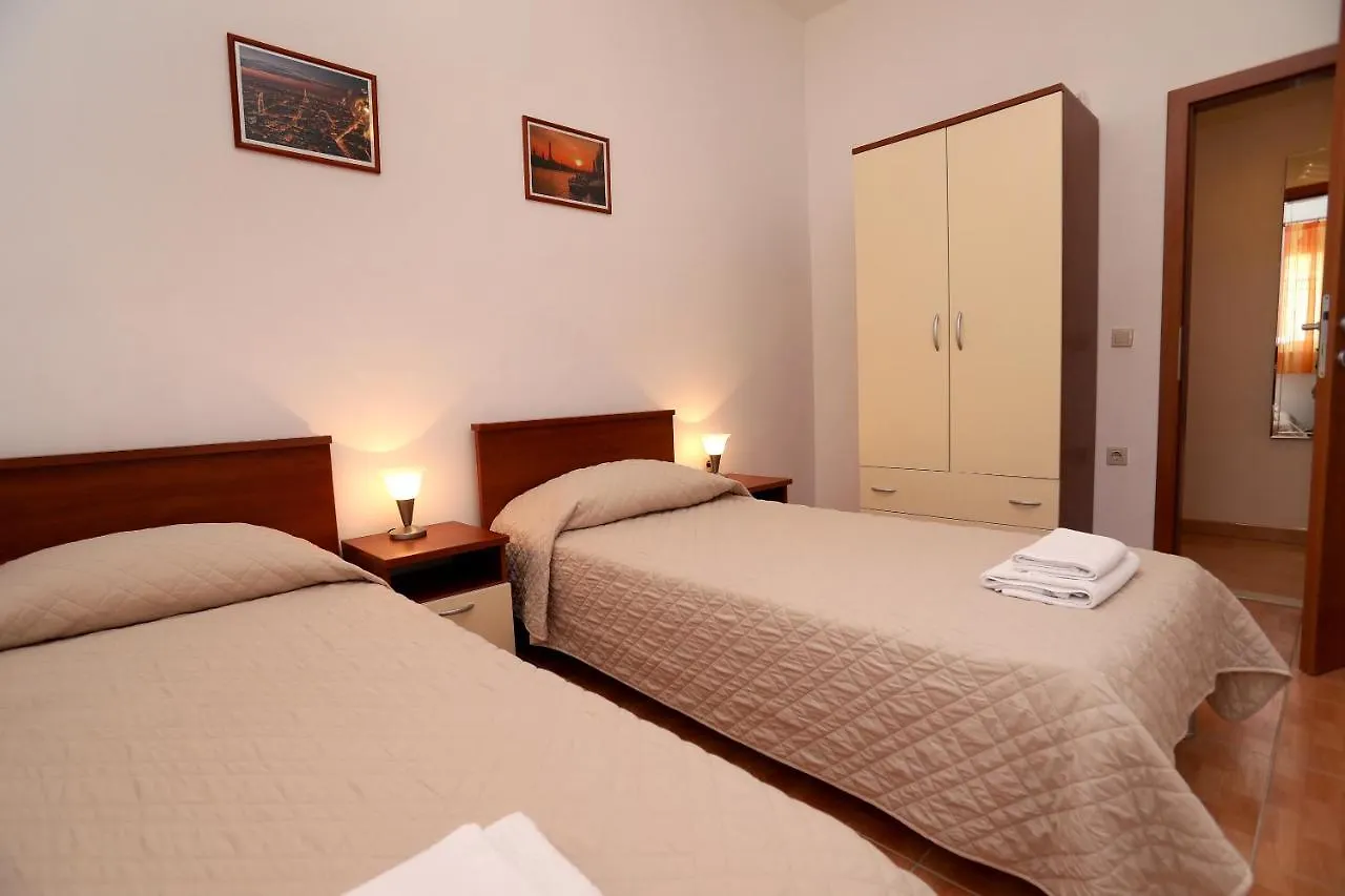 Villa Kuzmanic Trogir 0*,  Horvátország