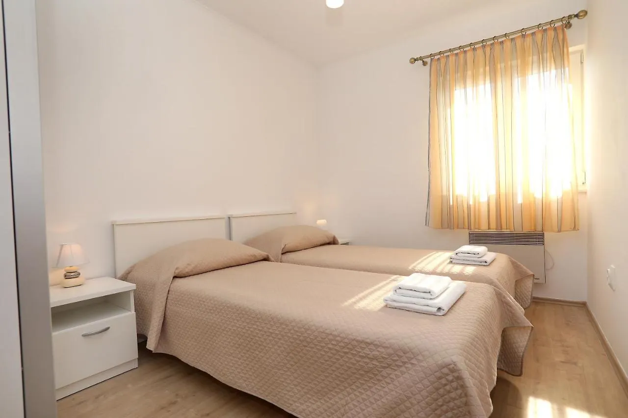 Villa Kuzmanic Trogir 0*,